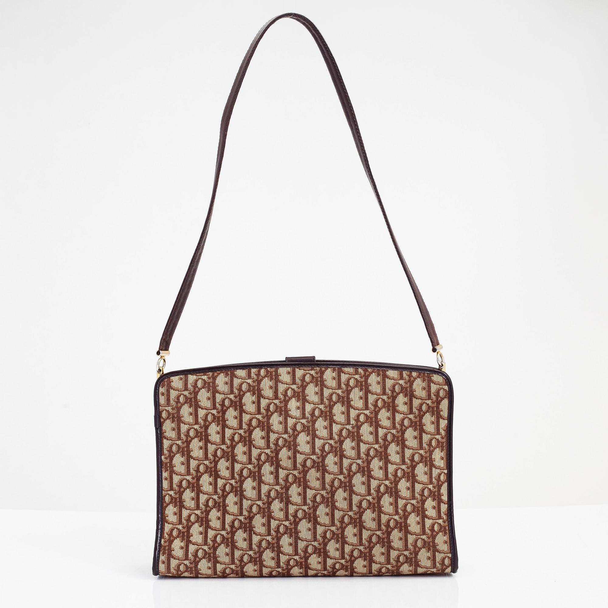 Christian Dior, väska, plånbok, portmonnä och två scarf.