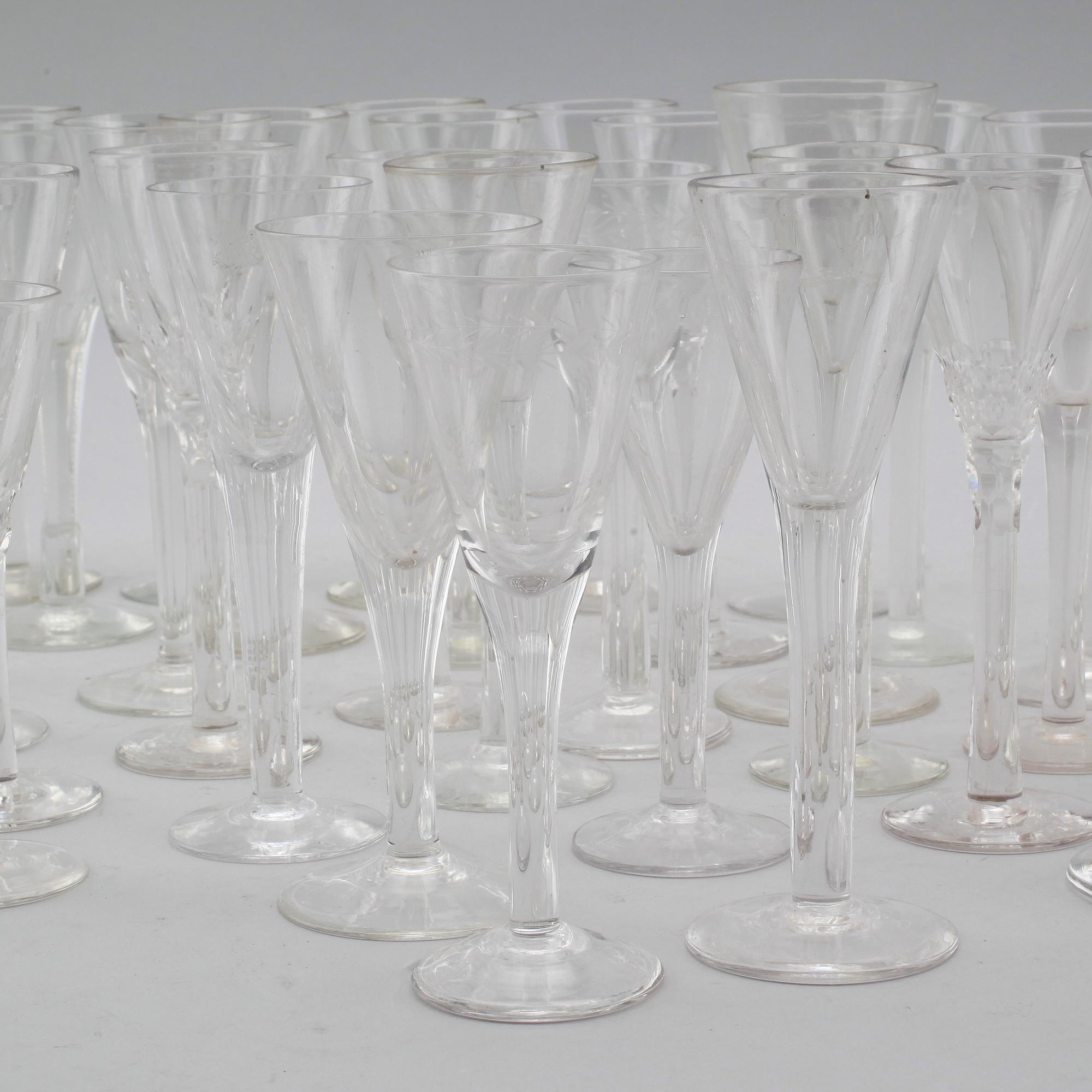 SNAPSGLAS, 33 st, olika modeller, 1900-talets första hälft.