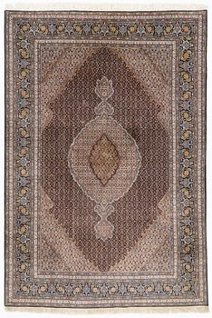 Matta, Täbris part silk, s.k. Mahi, ca 300 x 205 cm.