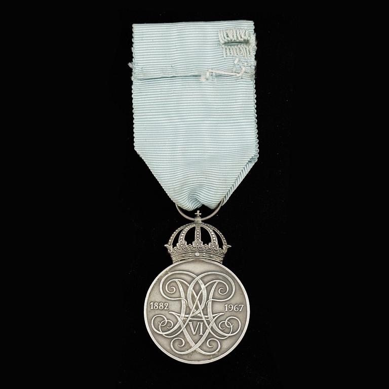 MEDALJ, silver, "Gustaf VI Adolfs minnesmedalj", 1967.