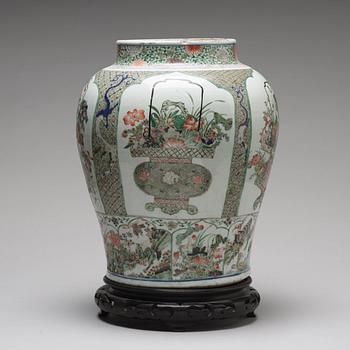 Prakturna, porslin. Qingdynastin, Kangxi (1662-1722).