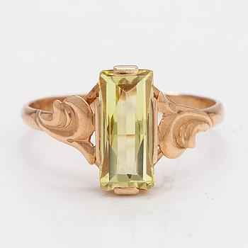 Ring, 14K gold and synthetic corundum.