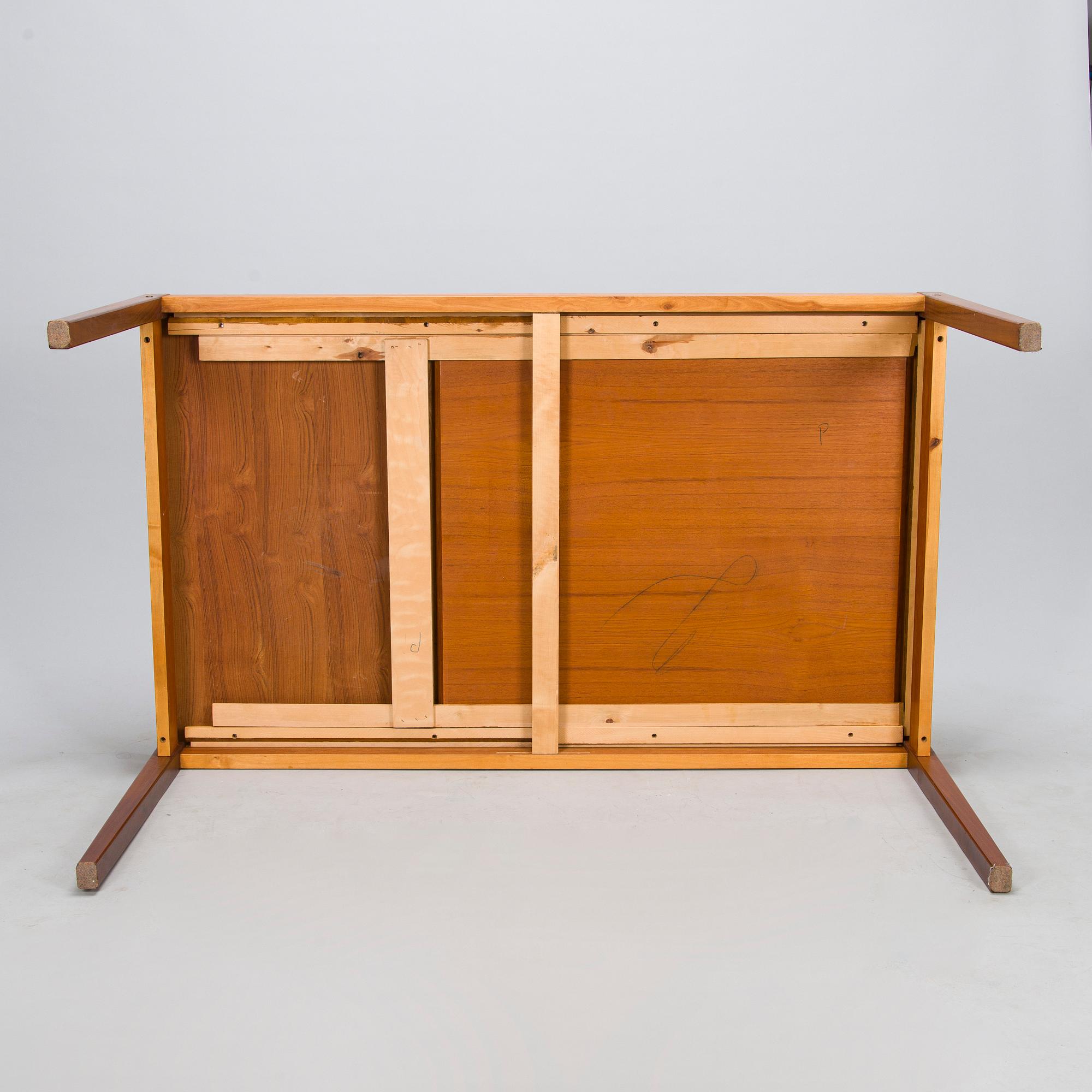 Pertti Salmi, a 1970s 'Samuel' dining table and eight 'Simeon' chairs for Vaara Tuotanto, Kaluste-Yhtymä, Finland.
