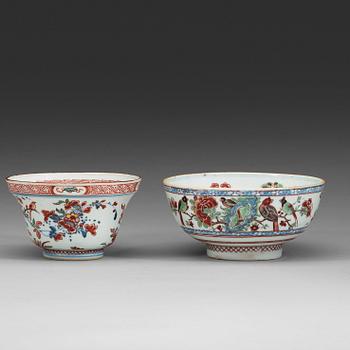 185. Two imari-verte 'Kakiemon' bowls, Qing dynasty, 18th Century.