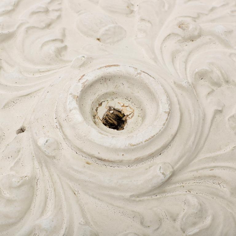 TAKROSETT/ TAKSTUCKATUR, gips, omkring sekelskiftet 1900.