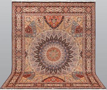 A part silk Tabriz carpet, 50 Radj, ca 261 x 205 cm.