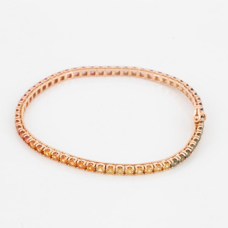 TENNISARMBAND, med multifärgade runda fasettslipade safirer.