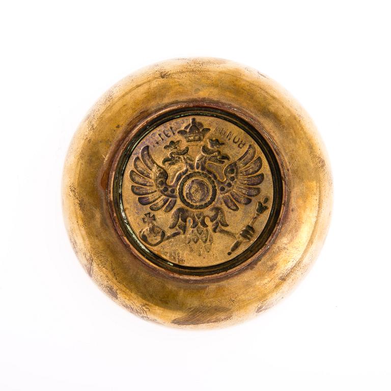 MINNESSKÅL, mässing, märkt K. Fabergé, kriget 1914.