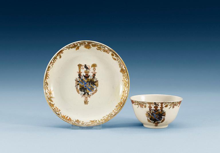 An armorial cup with stand Qing dynasty, Qianlong (1736-95), ca 1750.