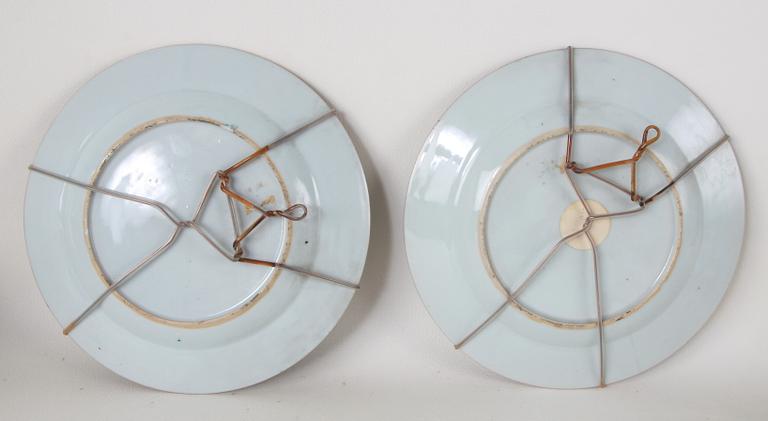 TALLRIKAR, 2 st, SKÅLFAT, 2 st samt SKÅLAR, 2 st, porslin, Kina, 1700-1800-tal.