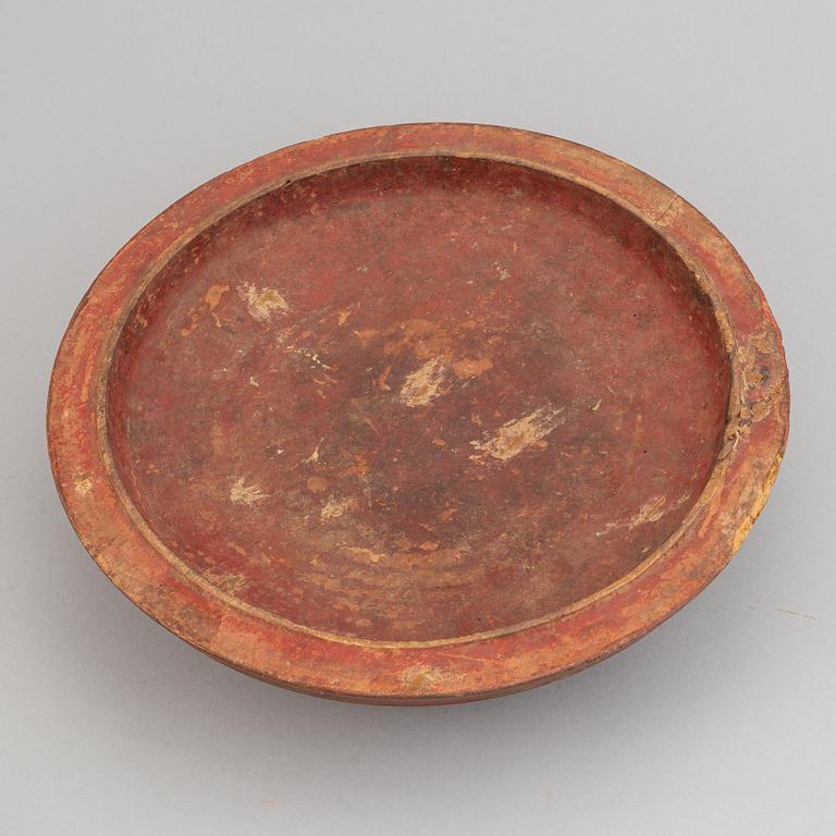 A red lacquered wooden box with cover, 20th century.