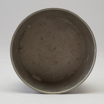 ESTRID ERICSON, tennburk med lockknopp i agat, Firma Svenskt tenn, 1930.