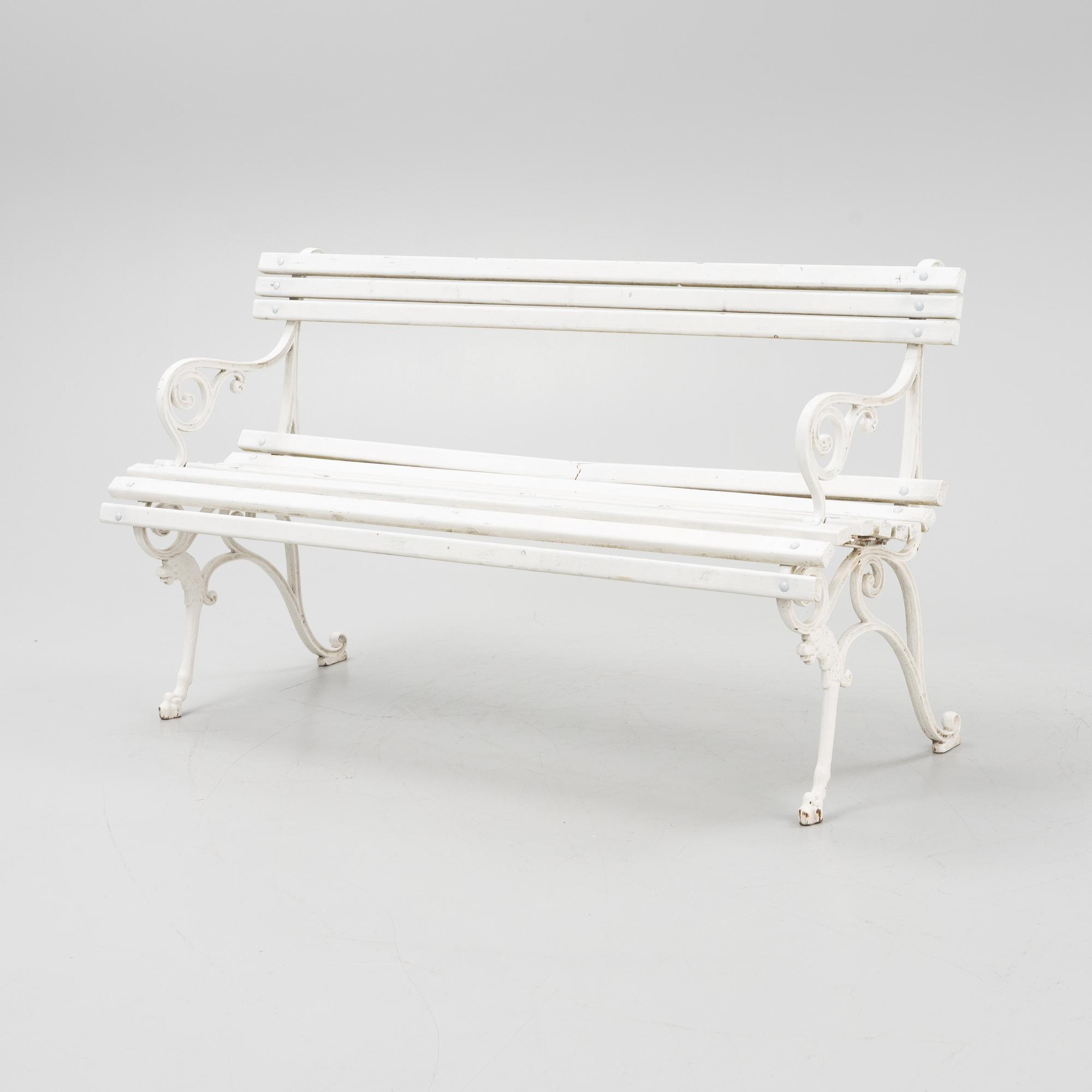 A cast iron garden sofa, 20th century.