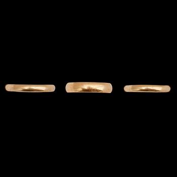 RINGAR, 3 st, 18k guld, svenska stämplar. Vikt ca 11 g.