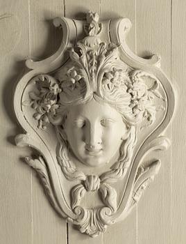 VÄGGDEKORATION, 1900-tal, bemålad gips och trä.