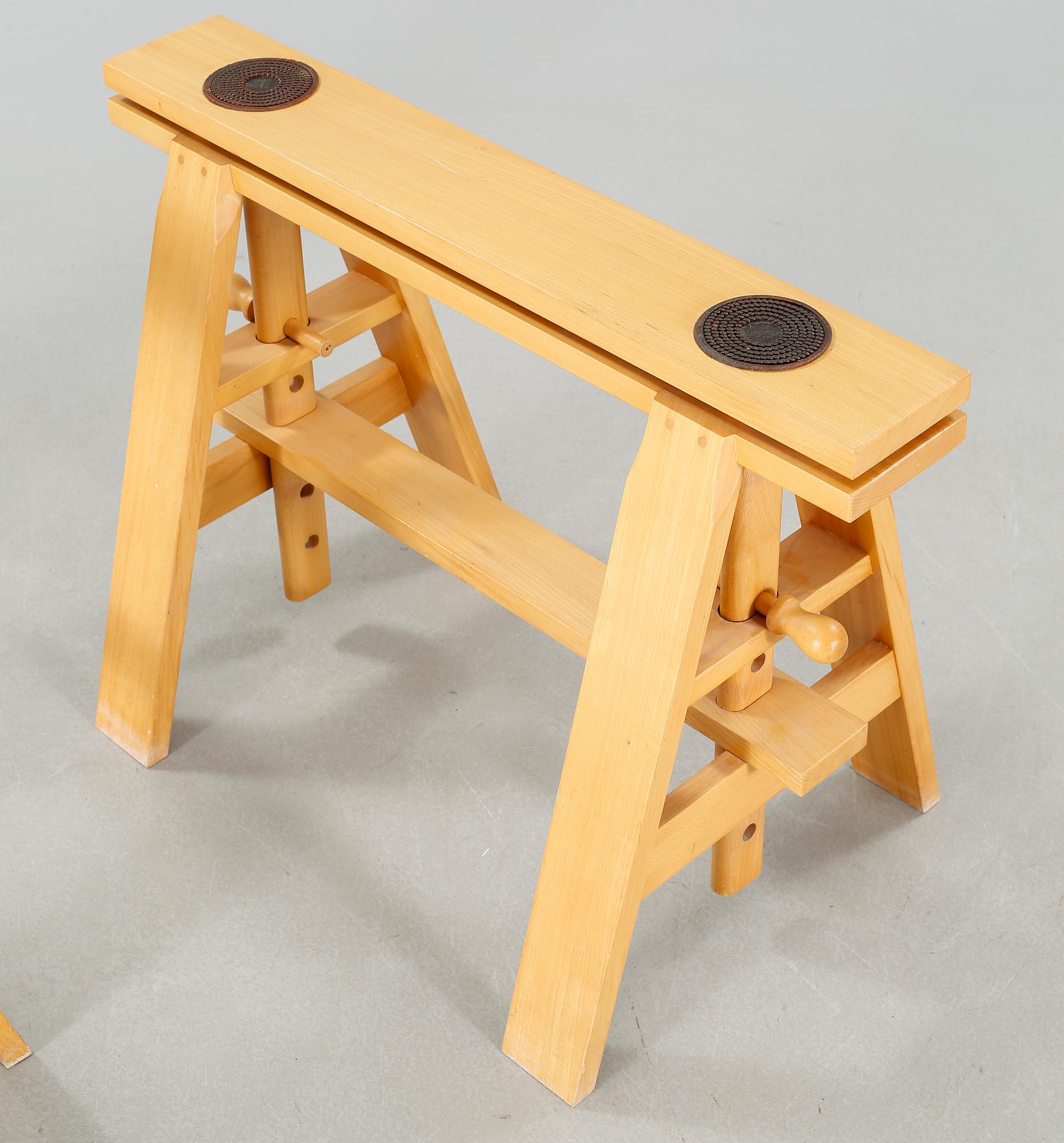 ACHILLE CASTIGLIONI,ett par  bockben, "Leonardo", Zanotta, 1900-talets andra hälft.