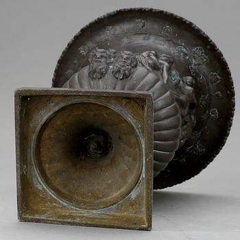 URNOR, ett par, metall, 1900-tal.