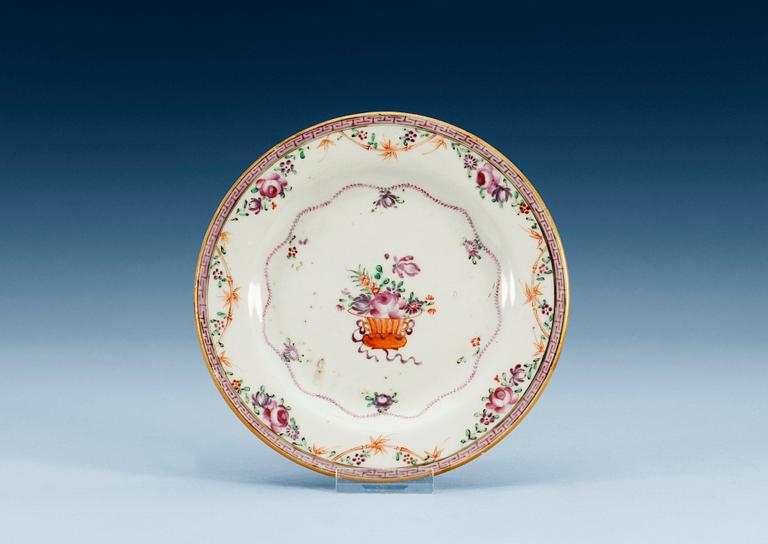 ASSIETTER, 12 stycken. Qing dynastin, Qianlong (1736-95).