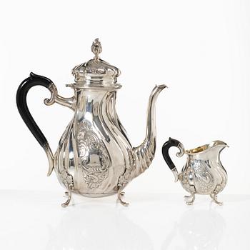 Kaffekanna och gräddkanna, silver, rokokostil, CG Hallberg, 1934.