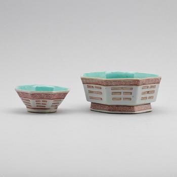 SKÅLAR, 2 st, porslin, Kina, sannolikt 1900-tal.