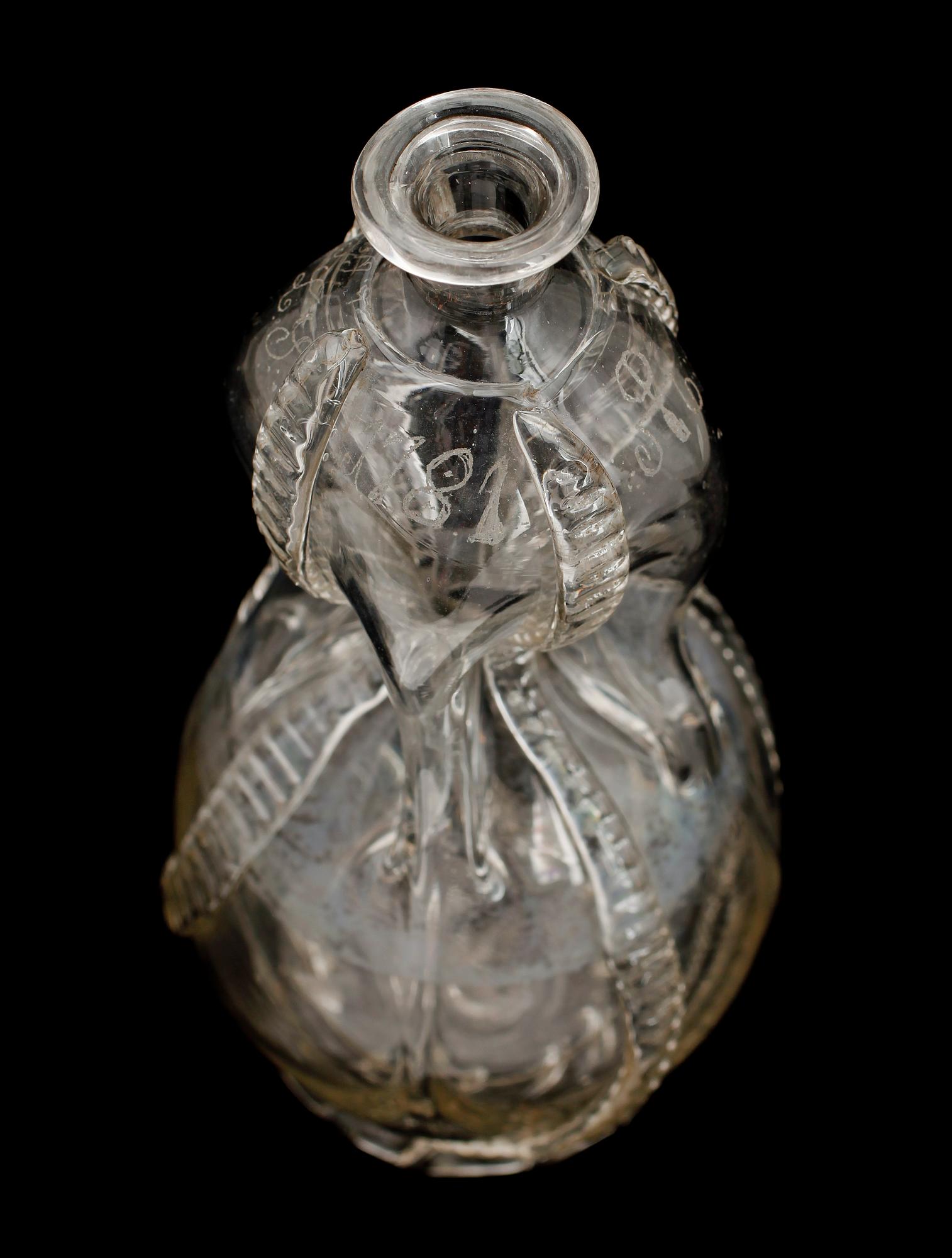 KARAFF, glas, monogram samt datering 1786.