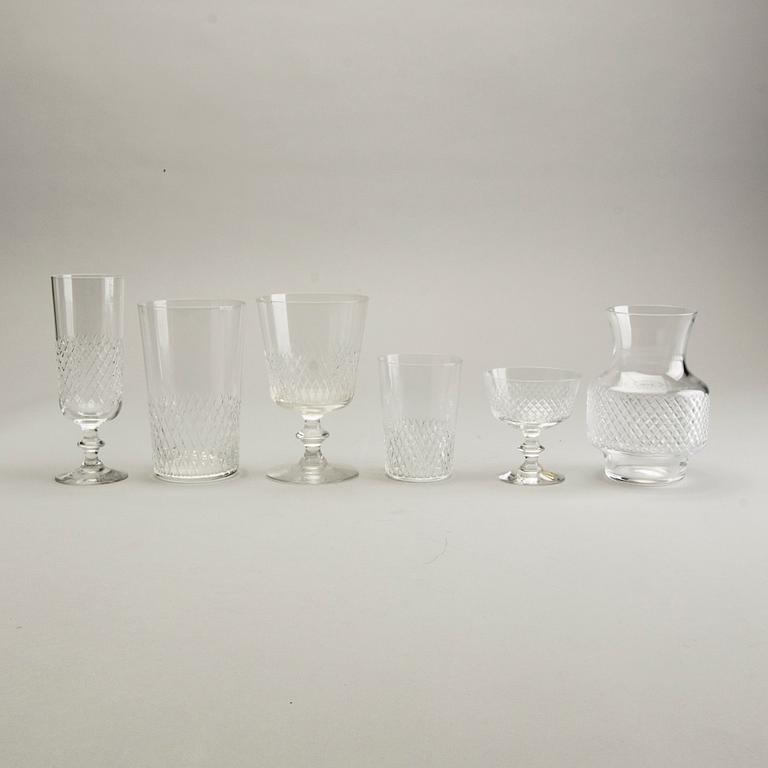 A Vicke Lindstrand 48 pcs Diamant glass service Kosta later part of 20th century.