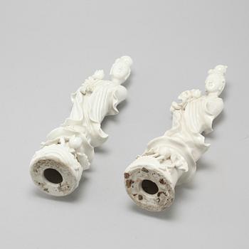 Two blanc de Chine figurines of Guanyin, 20th Century.