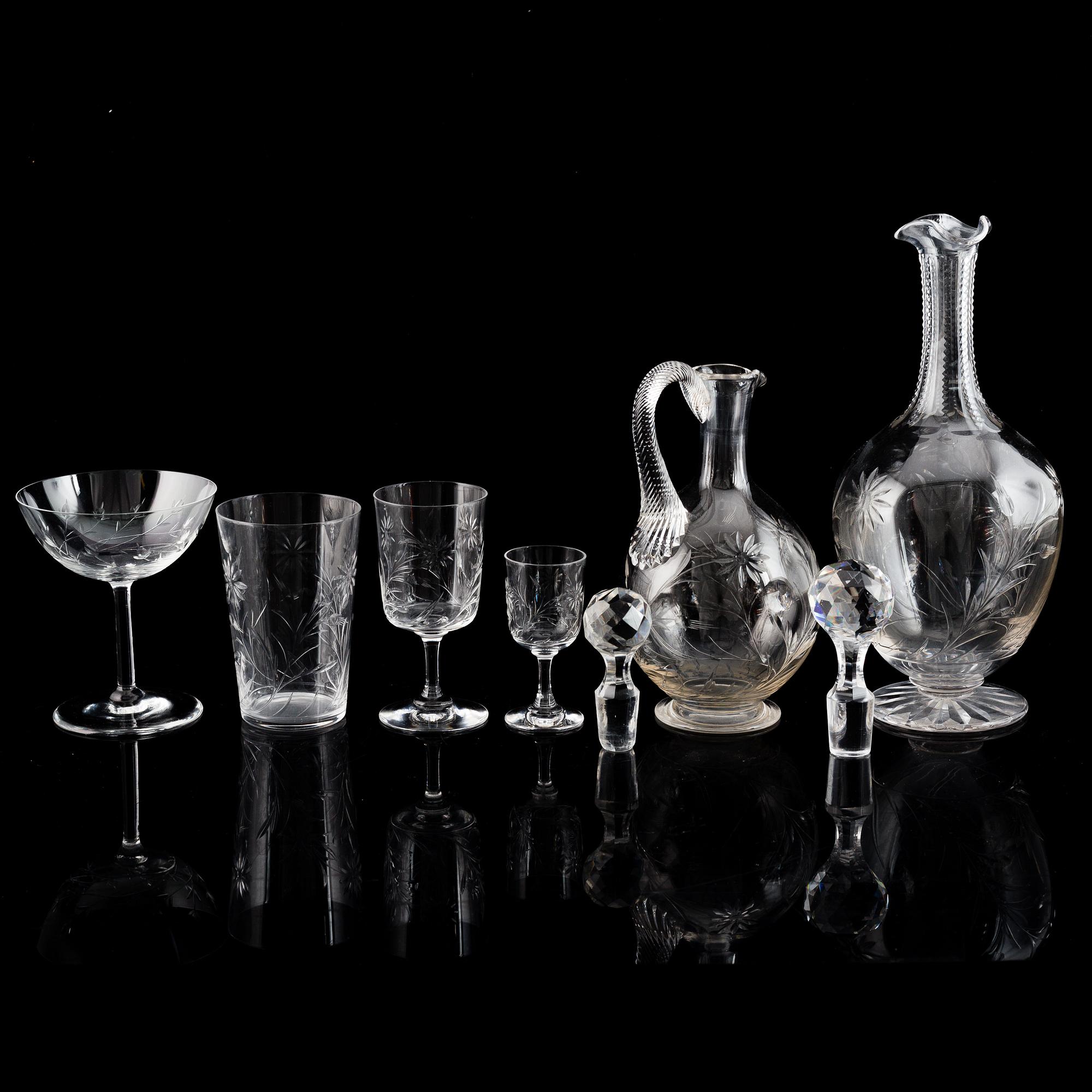 A cut glass service, 20th Century.  (62 pieces).