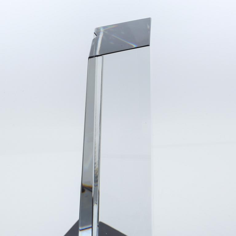 A signed glass sculpture bt Jan Johansson for Orrefors.