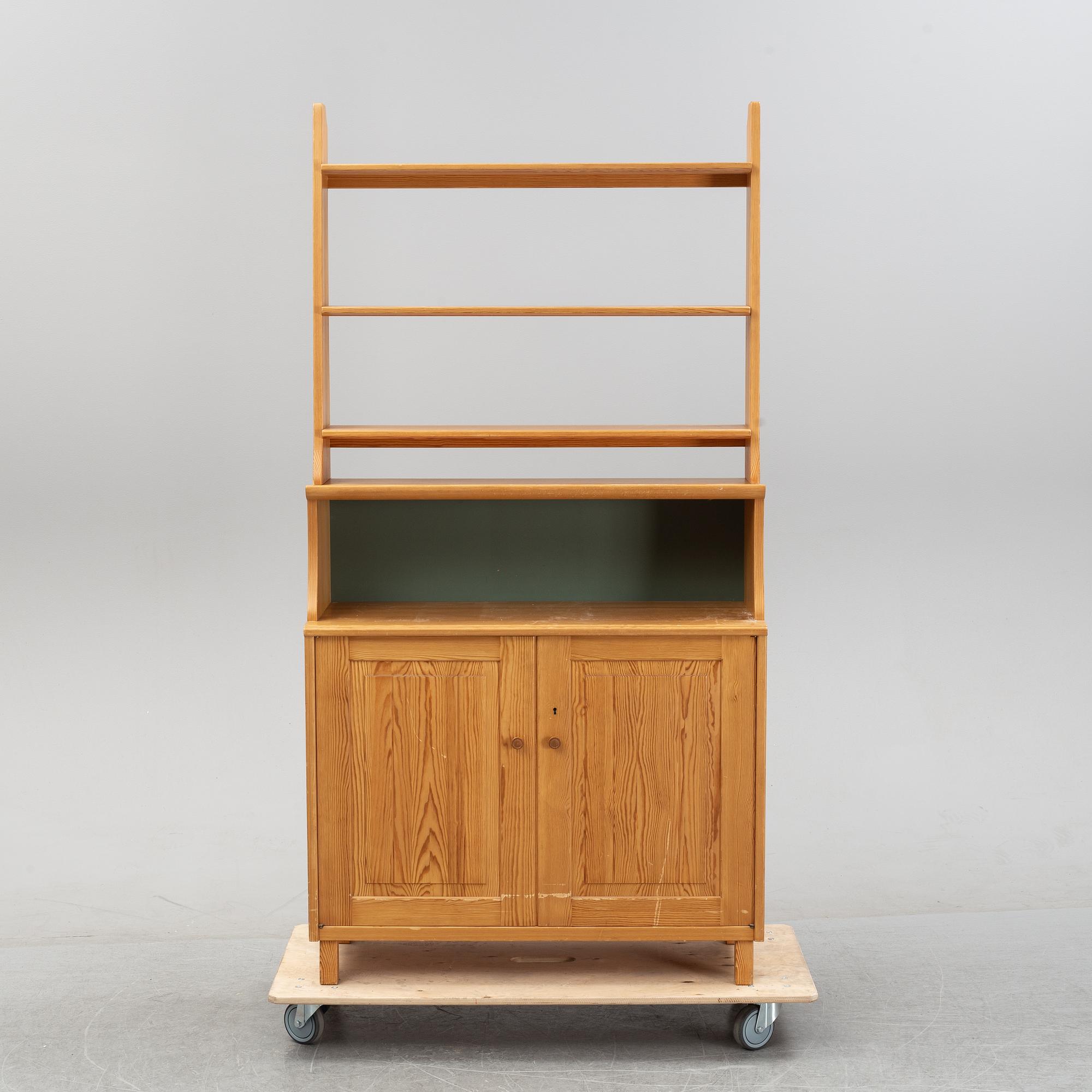 Carl Malmsten, a pinewood 'Visingsö' bookcase/cabinet, second half of the 20th Century.