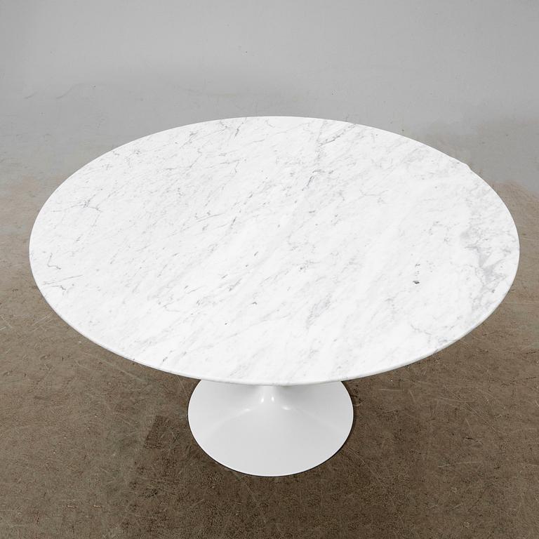 Eero Saarinen, a marble 'Tulip' dining table for Knoll International.