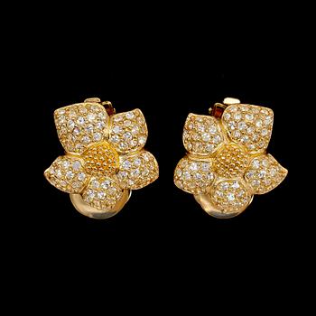 1435. Two pair of earrings by Christian Dior.
