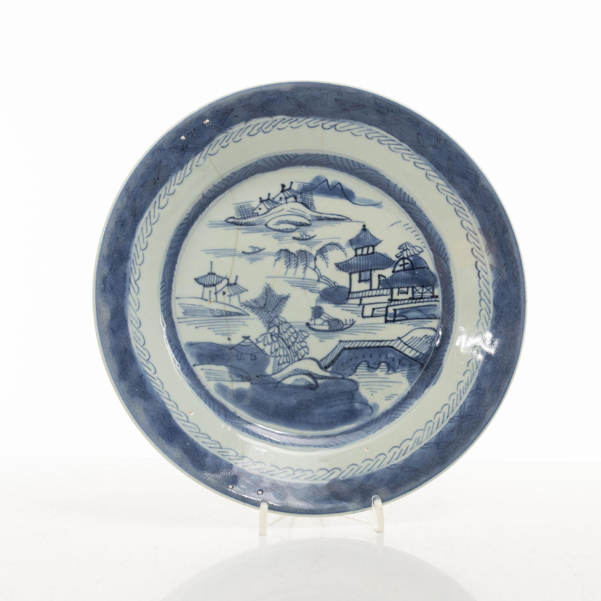 Tallrikar, 19 stycken, kompaniporslin, Kina, Qingdynastin, 1800-tal.