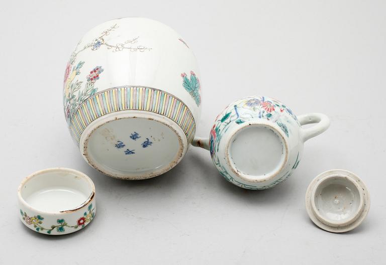 LOCKURNA SAMT TEKANNA, porslin, Kina.