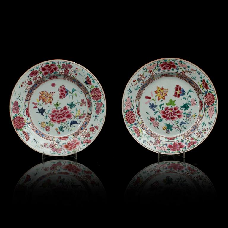 TALLRIKAR, ett par. Porslin, Kina Qianlong, 1700-tal.