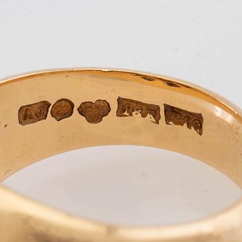 Ring, 18K gold set with round brilliant-cut diamonds.