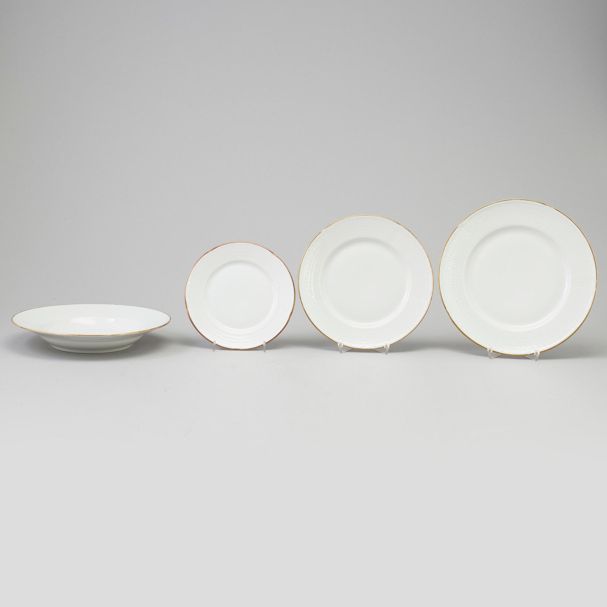 LOUISE ADELBORG, porcelain dinner service, 90 ps "Swedish Grace", Rörstrand, second half of the 20th century.