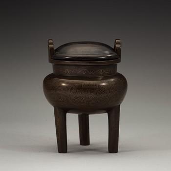 A bronze tripod censer, Qing dynasty (1644-1912).