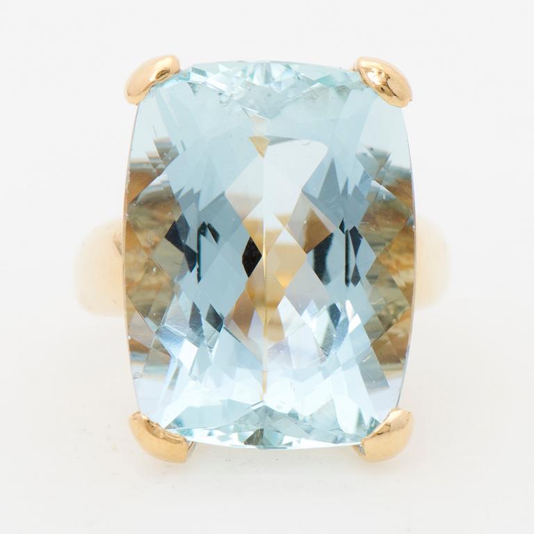 SORMUS, viistehiottu akvamariini, 18K kultaa.