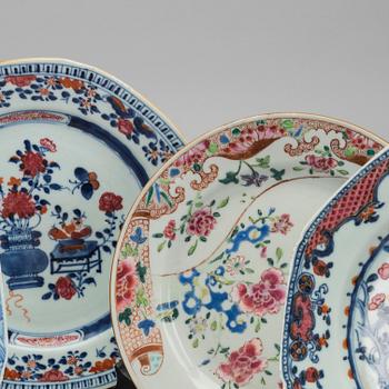 Five Chinese porcelain plates, 18th century / early 19th century.