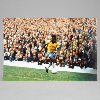 PELÉ f. 1940, autograf på fotografi.