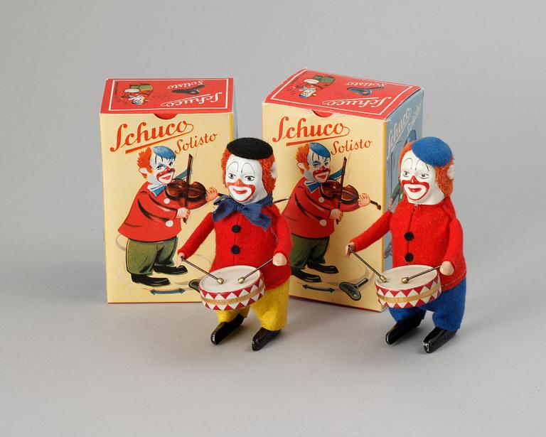SCHUCOFIGURER, 2 st. Tyskland, ca 1950. Trummande clowner.
