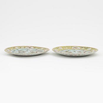 A pair of fur clawed dragon dishes, late Qing dynasty, circa 1900.