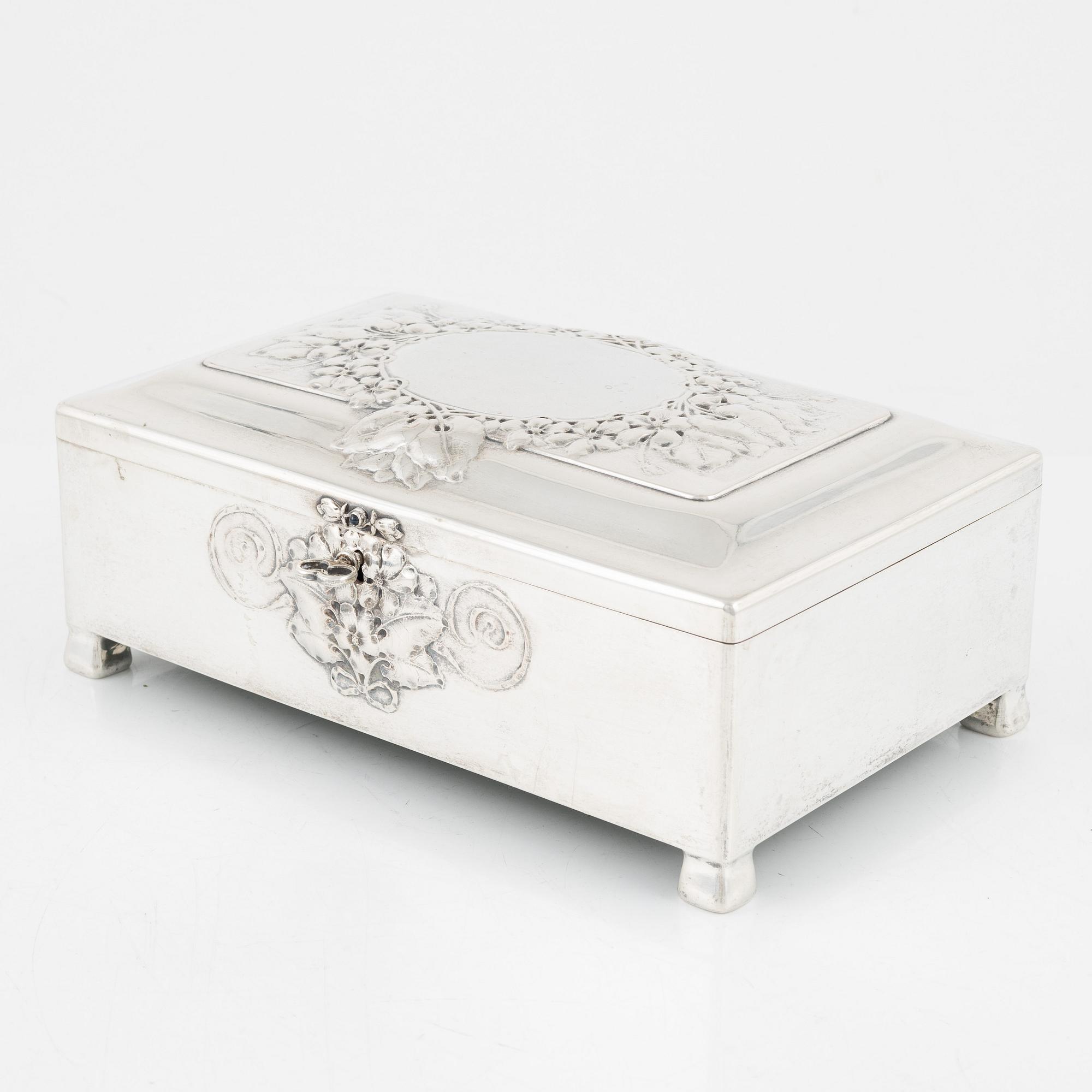 A silver box, CG Hallberg Stockholm 1911.