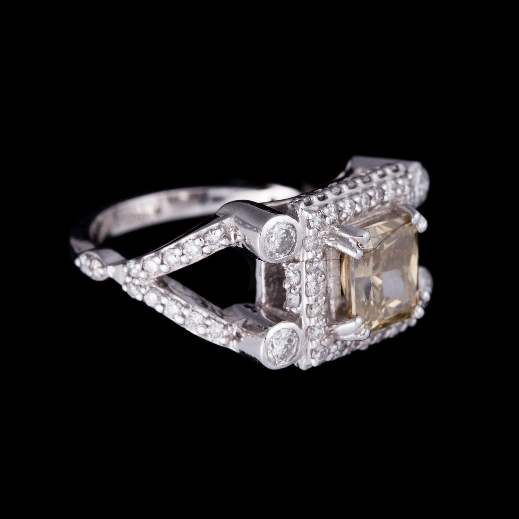 RING, 9K guld, färgad diamant, diamanter. Vikt ca 5,8 g.