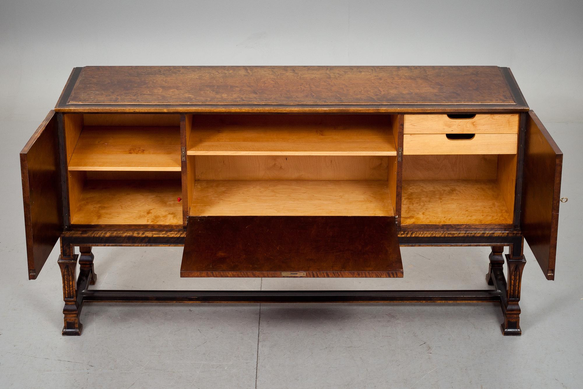 SIDEBOARD, Svenska Möbelfabrikerna Bodafors, 1900-talets första hälft.