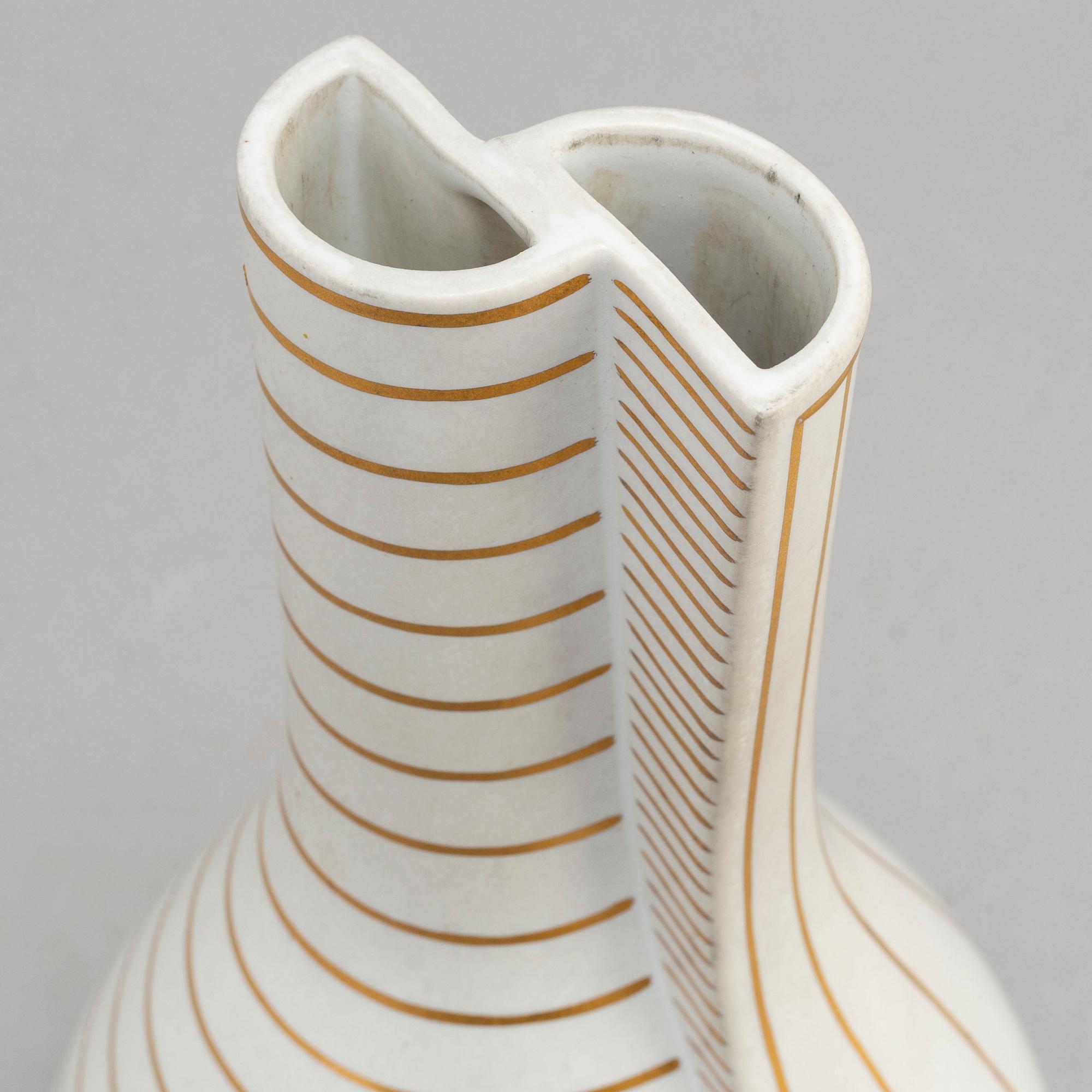 WILHELM KÅGE, vas, stengods, "Guldsurrea", Gustavsberg studio.