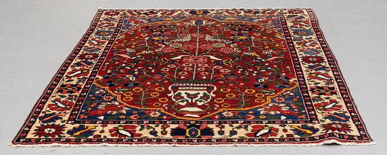 A carpet, semi-antique Bakthiari, ca 201 x 150 cm.