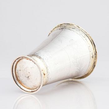 Conrad Gadd (sannolikt), bägare, delvis förgyllt silver, Kristianstad 1749. Rokoko.