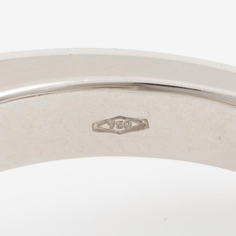 Ring, 18K white gold with sapphire and trapeze- and navette-cut diamonds.